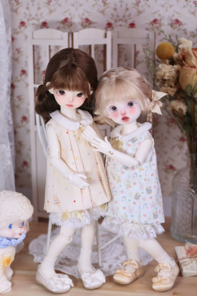 Charming BJD 1/6 Doll Outfit: Delicate Lace & Pastel Elegance for Collectors - Image 1