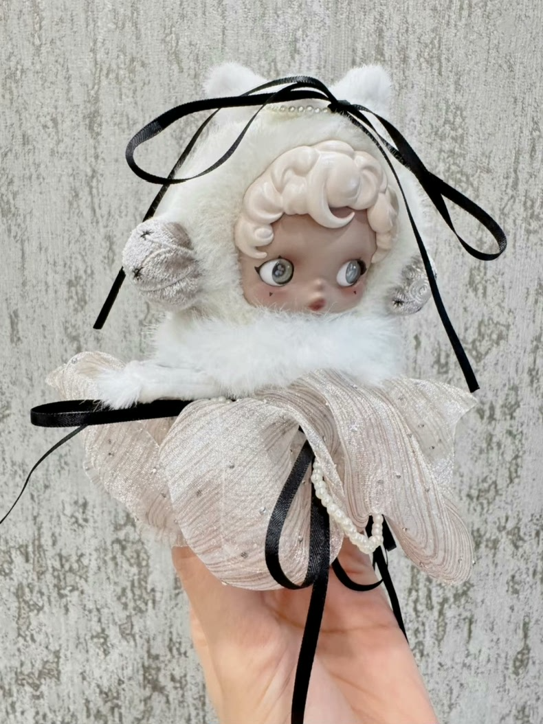 Handmade Skullpanda Doll Princess Dress: Elegant White Lace Outfit with Headpiece - Image 5