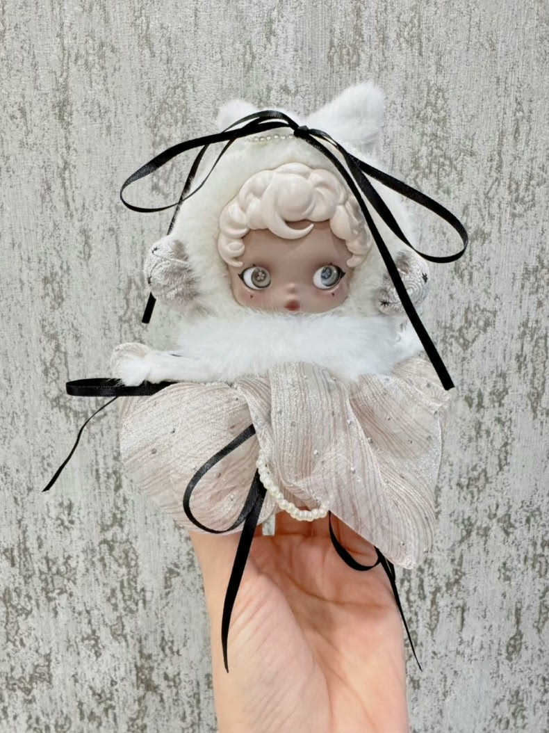 Handmade Skullpanda Doll Princess Dress: Elegant White Lace Outfit with Headpiece - Image 6