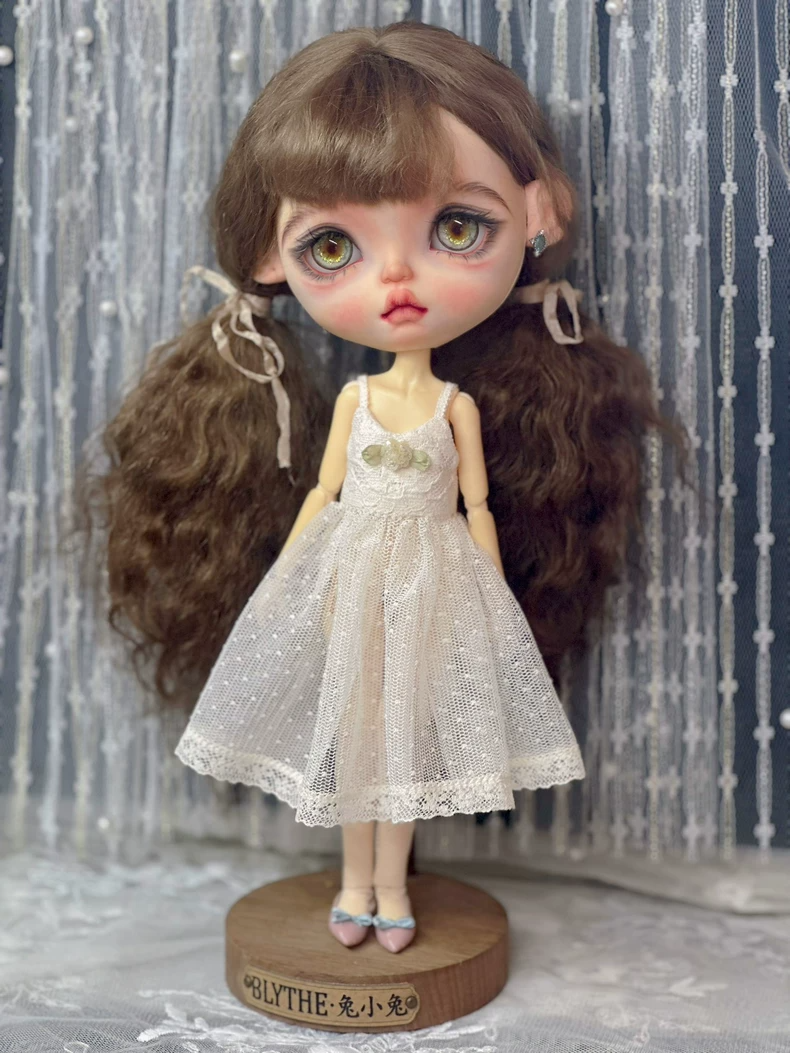 Exquisite Blythe Doll Lace & Tulle Dress - Elegant OB24 Outfit for Collectors - Image 1