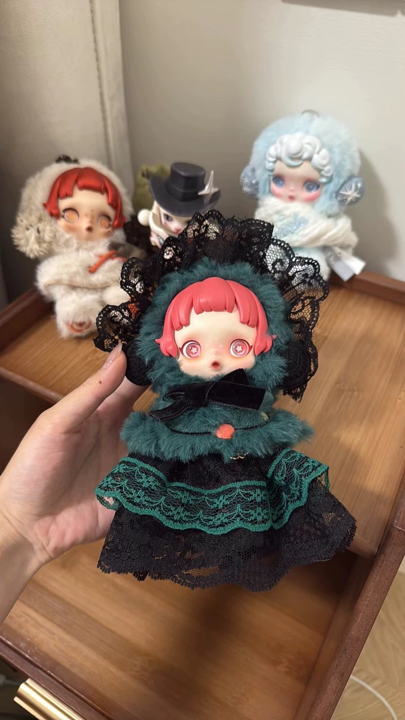 Skullpanda Winter Collection: Exquisite Black Lace & Green Fur Doll Outfit for Collectors - Image 2