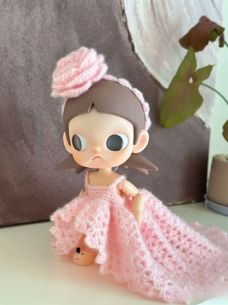 Zsiga Exquisite Handmade BJD 1/8 Pink Wedding Dress w/ Floral Accent, Adjustable & Detachable Train - Image 1