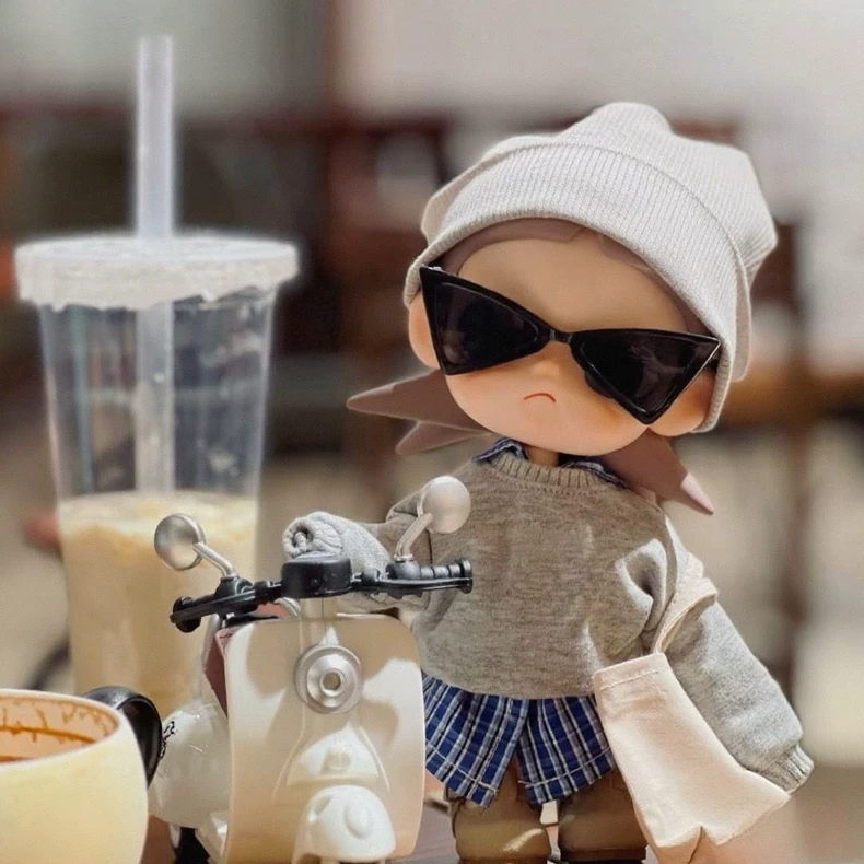 Zsiga BJD 1/8 Doll Outfit - Stylish Gray Hoodie, Plaid Shirt & Accessories Set for Creative Play & Collectors - Image 1
