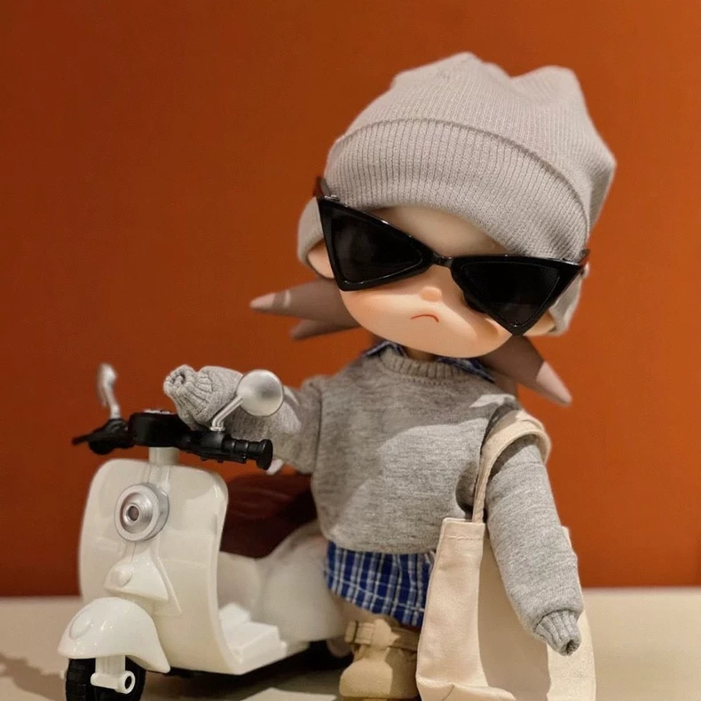 Zsiga BJD 1/8 Doll Outfit - Stylish Gray Hoodie, Plaid Shirt & Accessories Set for Creative Play & Collectors - Image 2