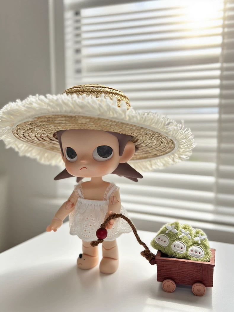 Charming Zsiga BJD 1/8 Lace Dress & Straw Hat Outfit – Elegant, Durable Doll Accessories - Image 1
