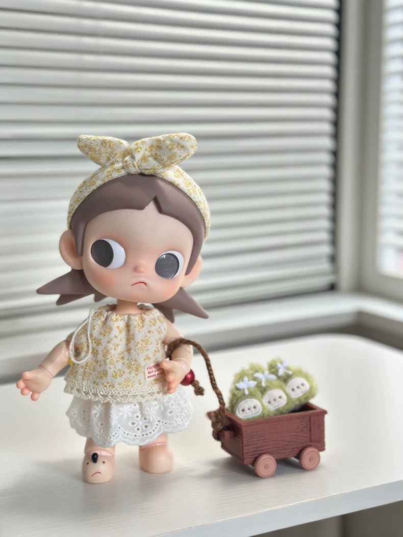 Charming Zsiga BJD 1/8 Floral Outfit – Delicate Cotton Dress with Butterfly Headband, Perfect for Doll Enthusiasts - Image 1