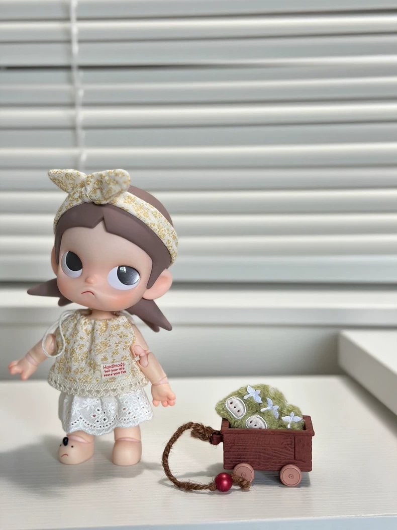 Charming Zsiga BJD 1/8 Floral Outfit – Delicate Cotton Dress with Butterfly Headband, Perfect for Doll Enthusiasts - Image 4