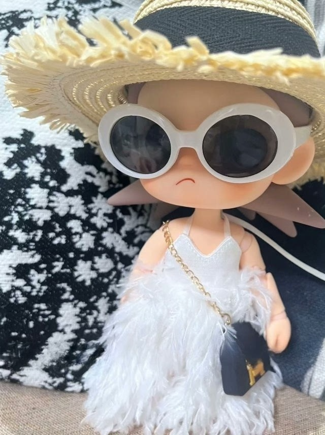 Zsiga BJD 1/8 Elegant White Feathered Dress Set w/ Hat & Sunglasses - Image 3