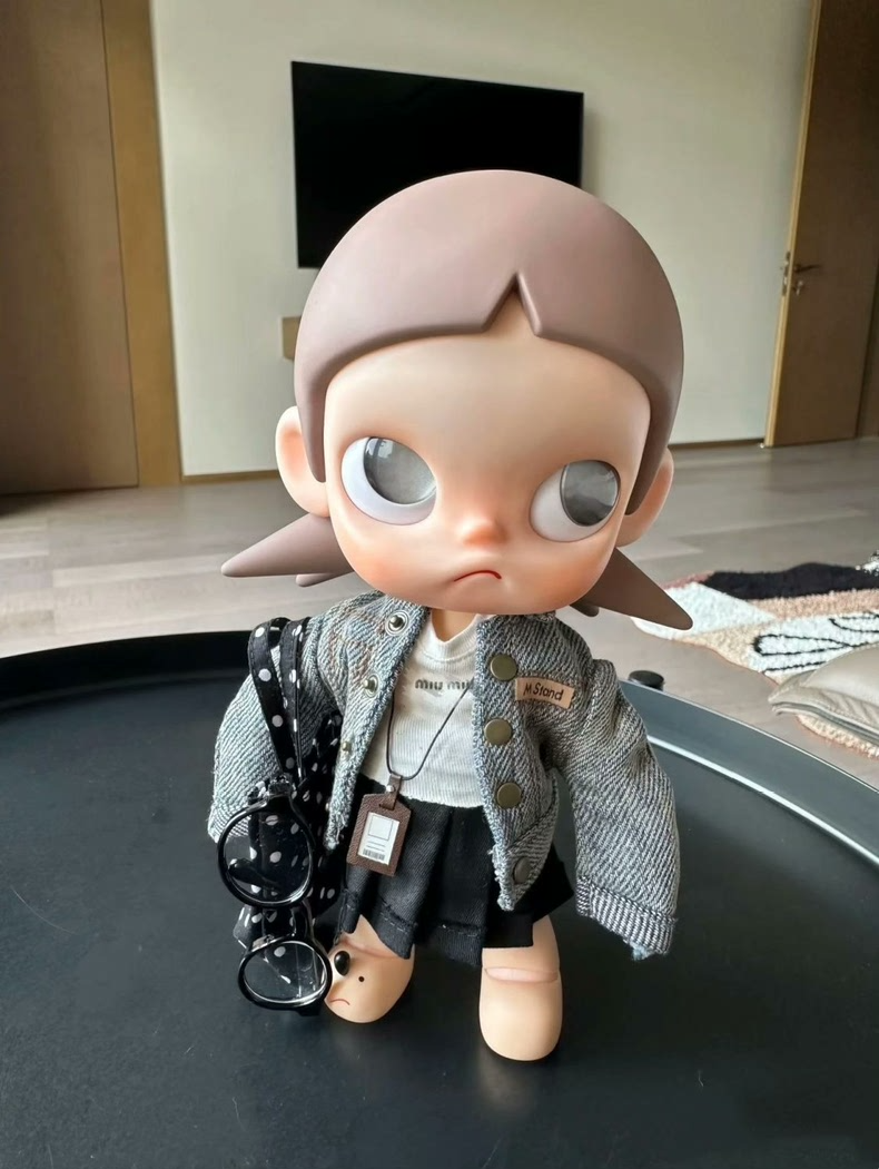 Zsiga BJD 1/8 Scale Outfit: Stylish Mix & Match Set w/ Jacket, Bag & Accessories - Image 1