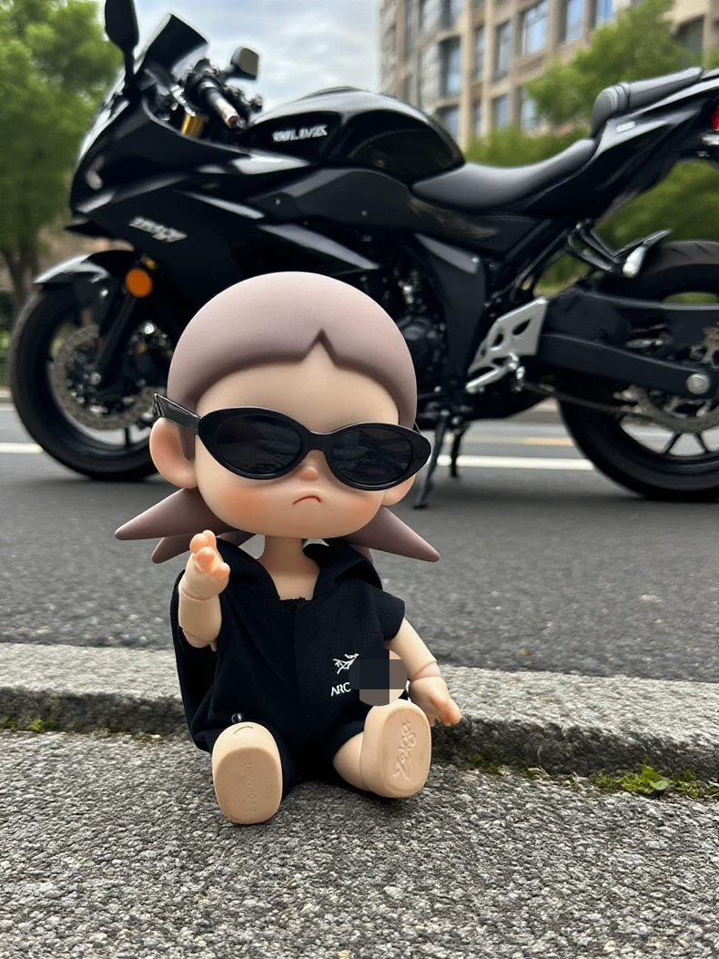 Stylish Bird-Inspired Jacket Outfit for Zsiga BJD 1/8 Dolls – Sleek, Customizable & Photogenic - Image 1