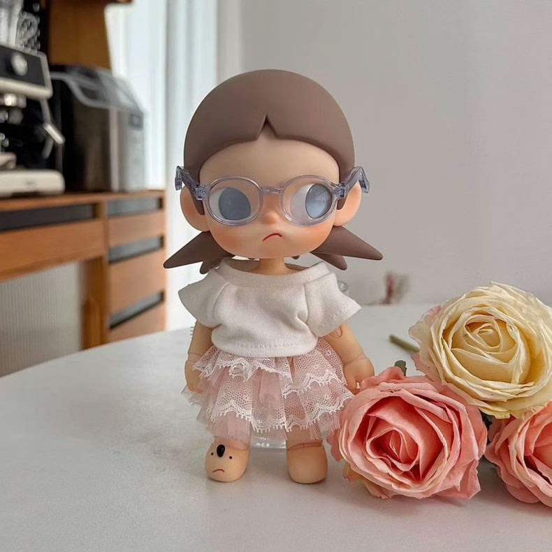 Zsiga 1/8 BJD Customizable Outfit: Chic White Top & Denim Shorts w/ Interchangeable Sunglasses - Durable Collector Set - Image 8