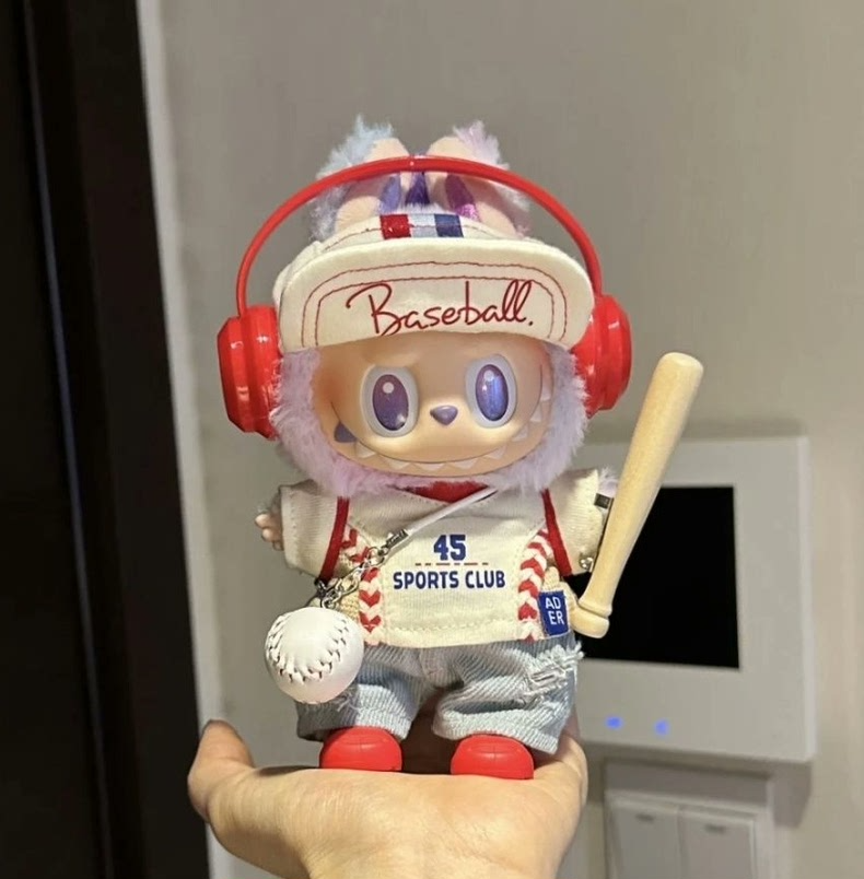 LABUBU Baseball Outfit Set: Sporty Jersey, Cap & Accessories for Collectors - Image 1