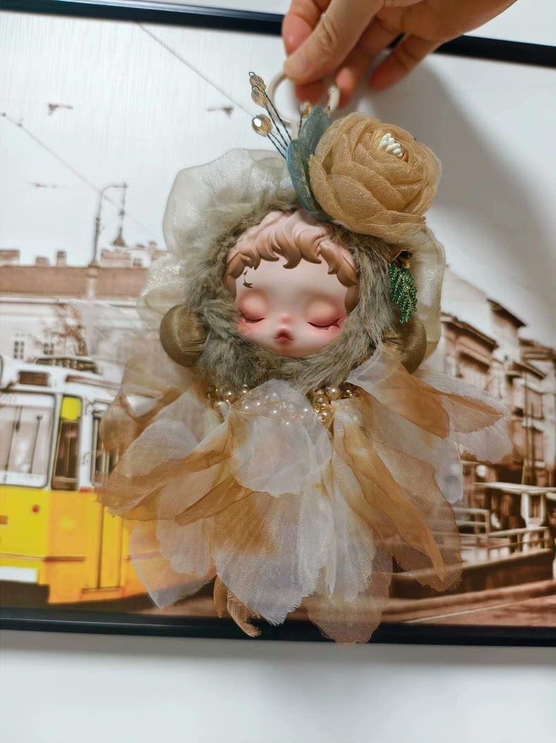 Whimsical Skullpanda Outfit: Plush Fur & Tulle Ensemble with Floral & Sparkling Accents for Collectible Figures - Image 4