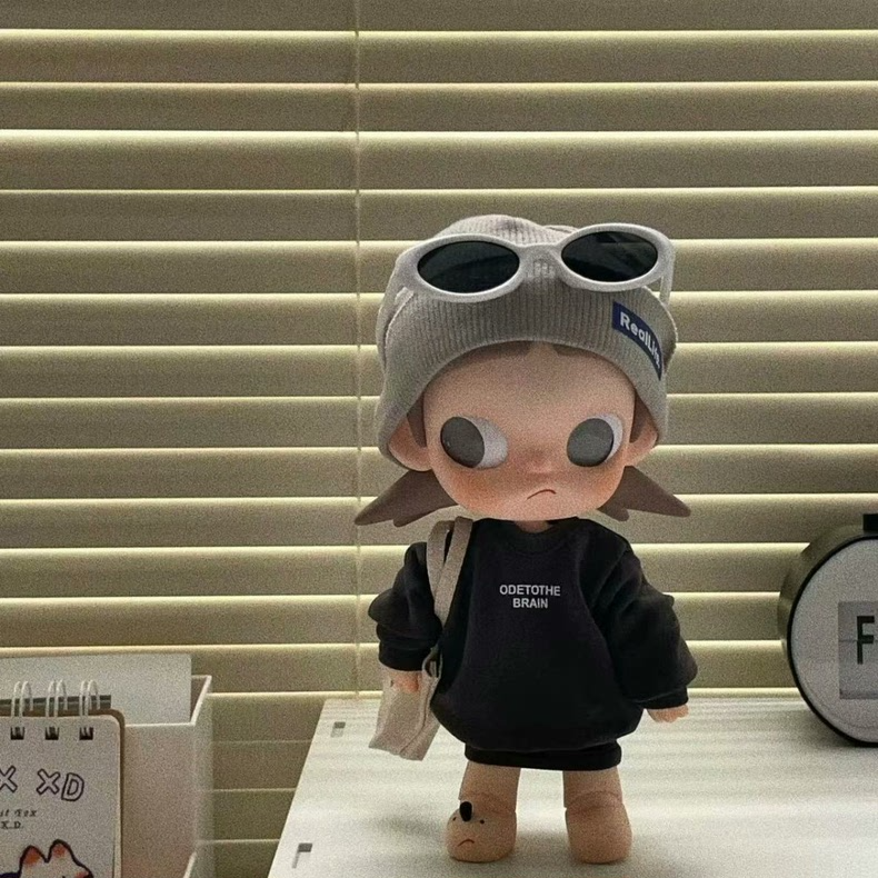 Playful Edgy Grey Hat & Black Top Outfit Set for Zsiga BJD 1/8 Doll with Chic Bag & Sunglasses - Premium Fashion Ensemble - Image 3