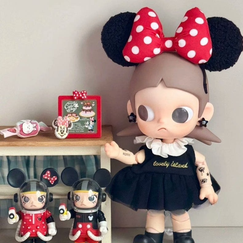 Zsiga BJD 1/8 Minnie Mouse Outfit – Elegant Black Dress with Red Polka-Dot Bow & Lovely Island Inscription – Premium Cotton & Polyester Doll Clothes for Collectors & Playtime - Image 2