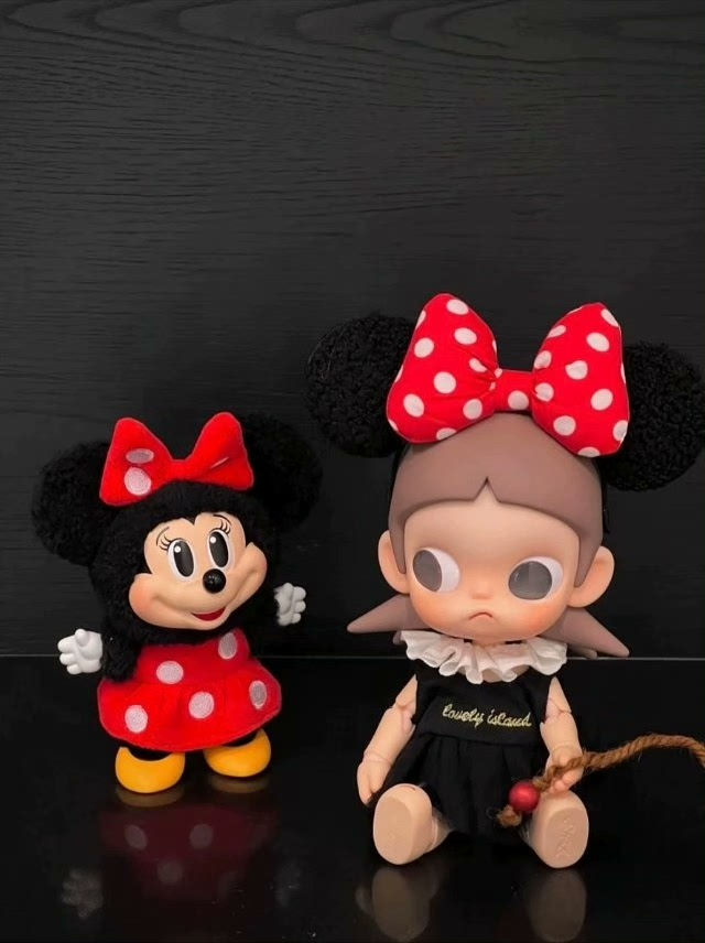 Zsiga BJD 1/8 Minnie Mouse Outfit – Elegant Black Dress with Red Polka-Dot Bow & Lovely Island Inscription – Premium Cotton & Polyester Doll Clothes for Collectors & Playtime - Image 4