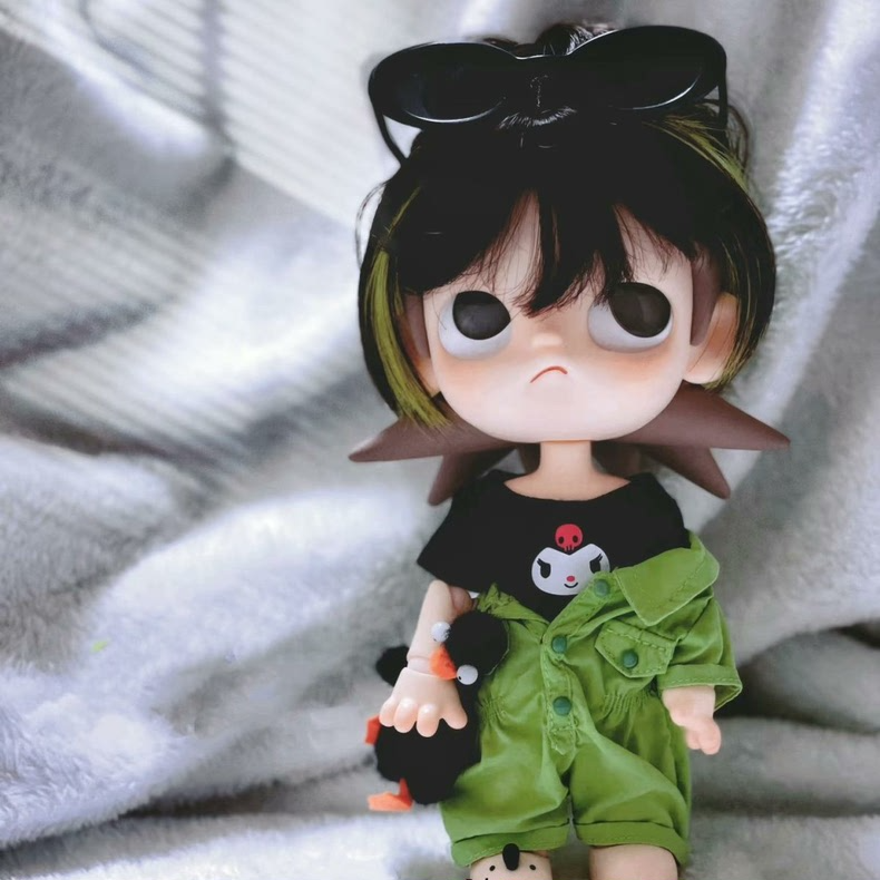 Stylish Black & Green Zsiga BJD 1/8 Doll Outfit - Playful Cartoon Print T-Shirt & Edgy Outerwear for Collectors - Image 1