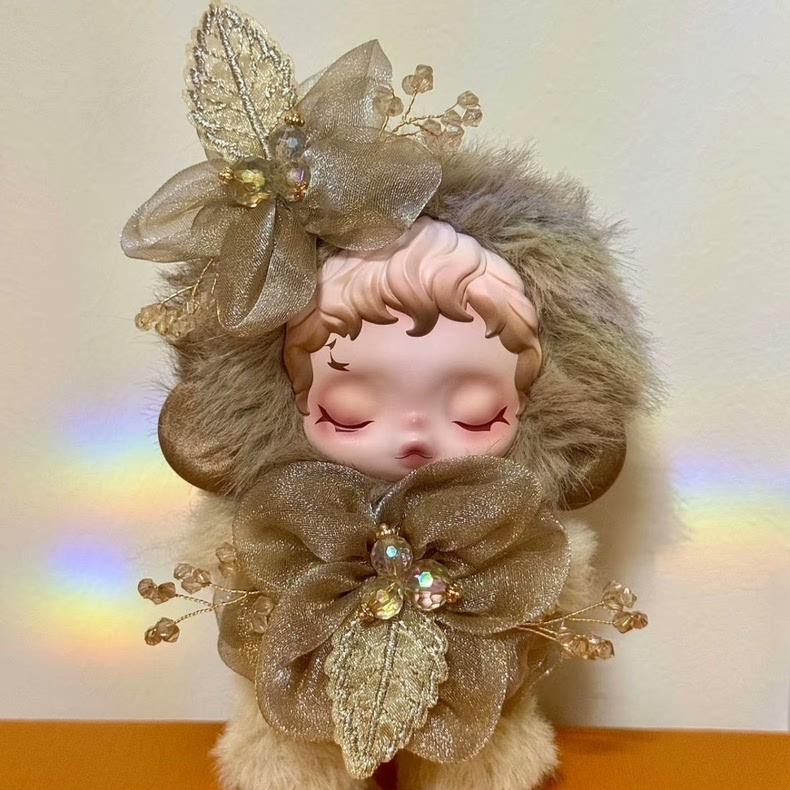 Luxury Skullpanda Doll Outfit: Plush Beige Ensemble with Pearl Hairpin & Gold Accents - Image 1