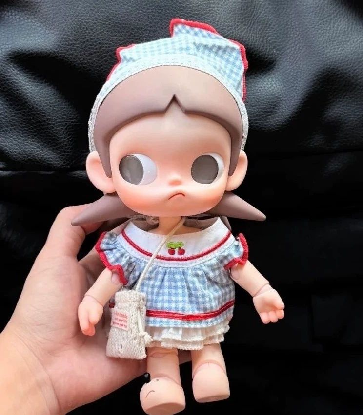 Charming BJD Doll Picnic Outfit - Cherry Embroidered Plaid Dress Set with Headband & Knit Bag for Zsiga Dolls - Image 6