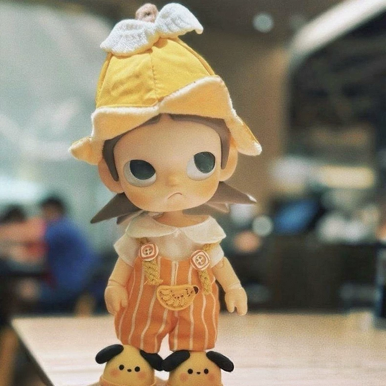 Playful Banana-Themed Zsiga BJD 1/8 Outfit - Yellow Hat, Orange Overalls, Stylish Doll Ensemble for Collectors - Image 1