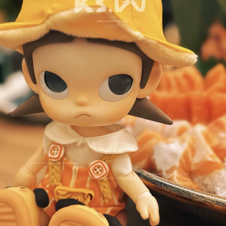 Playful Banana-Themed Zsiga BJD 1/8 Outfit - Yellow Hat, Orange Overalls, Stylish Doll Ensemble for Collectors - Image 4