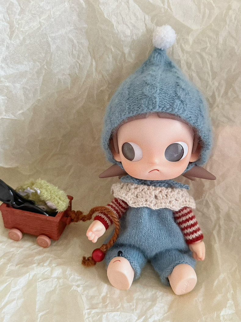 Charming Zsiga BJD 1/8 Doll Outfit - Cozy Hat, Scarf & Striped Sleeves for Collectors - Premium Blue & Red Styling - Image 1