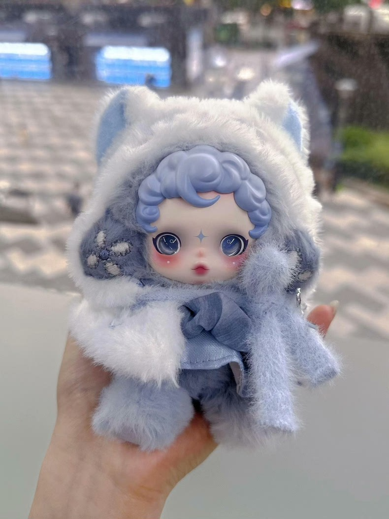 Cozy Winter Skullpanda Doll Outfit – Plush Hooded Cloak & Scarf Set for Collectors - Image 1