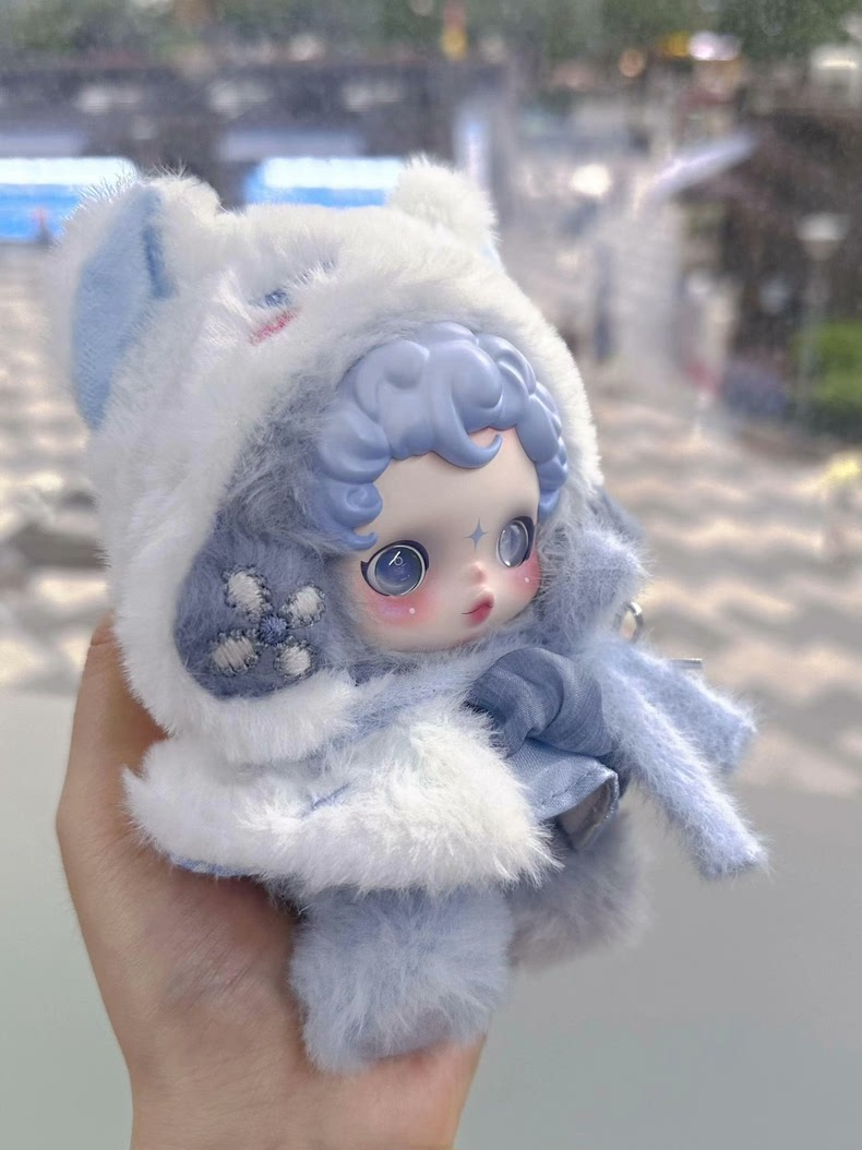 Cozy Winter Skullpanda Doll Outfit – Plush Hooded Cloak & Scarf Set for Collectors - Image 2