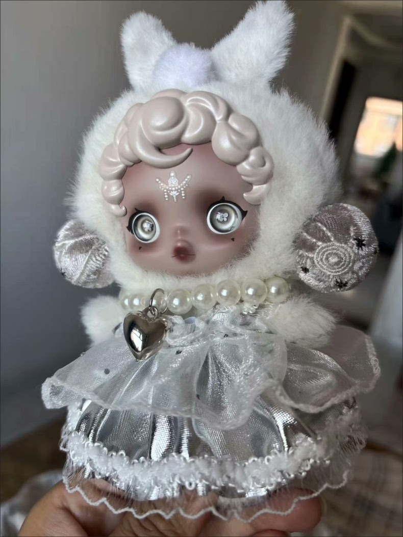 Enchanted Princess Skullpanda Doll Outfit – Lace Skirt, Pearl Necklace & Crown | Elegant & Whimsical Collectible Set - Image 2