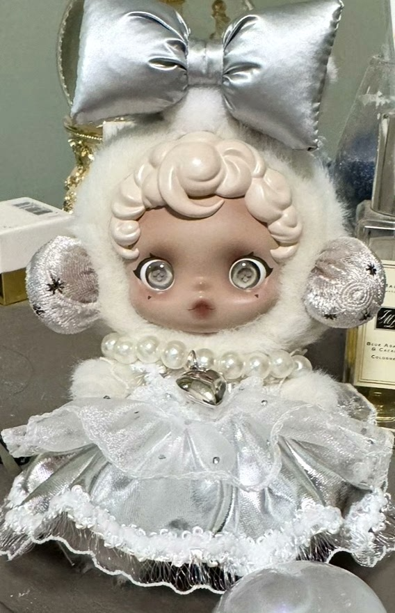 Enchanted Princess Skullpanda Doll Outfit – Lace Skirt, Pearl Necklace & Crown | Elegant & Whimsical Collectible Set - Image 3