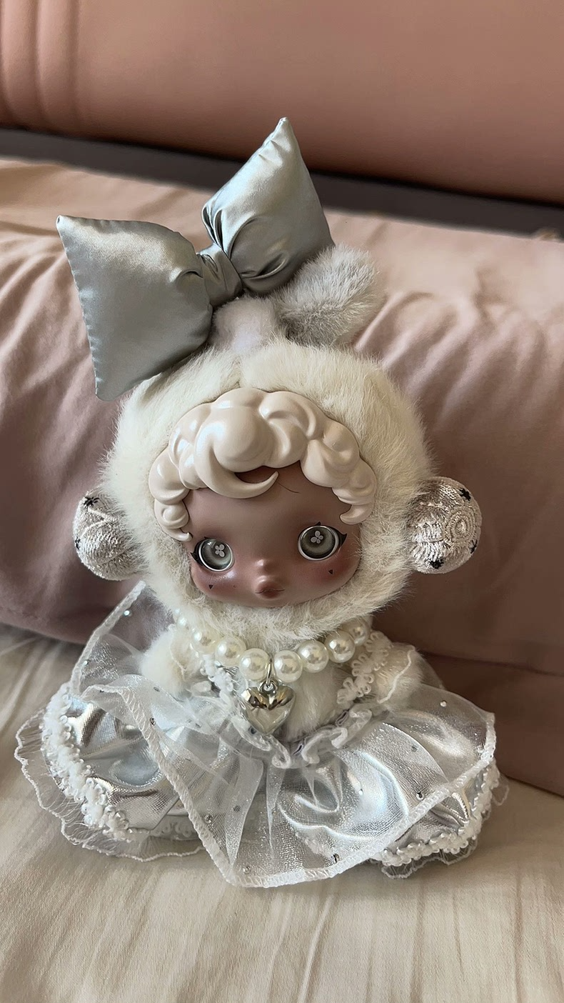 Enchanted Princess Skullpanda Doll Outfit – Lace Skirt, Pearl Necklace & Crown | Elegant & Whimsical Collectible Set - Image 4