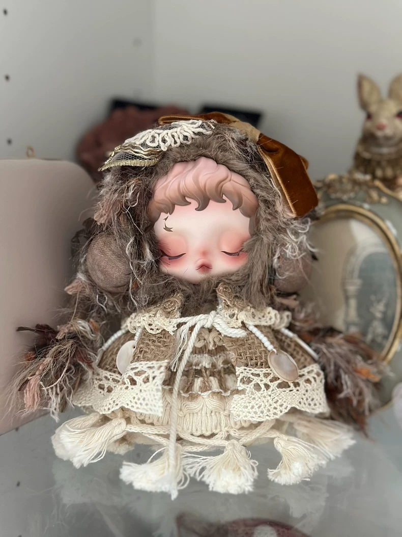Elegant Skullpanda Doll Outfit: Luxe Lace & Plush Fabrics for Collectors - Image 1