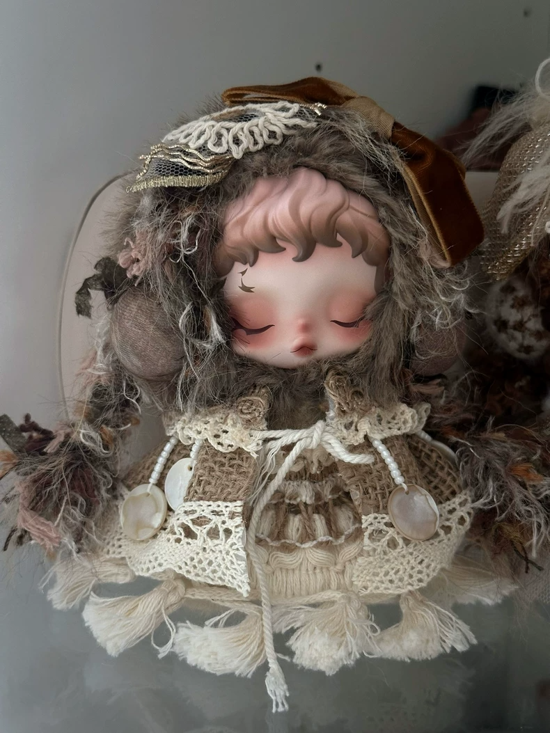 Elegant Skullpanda Doll Outfit: Luxe Lace & Plush Fabrics for Collectors - Image 3
