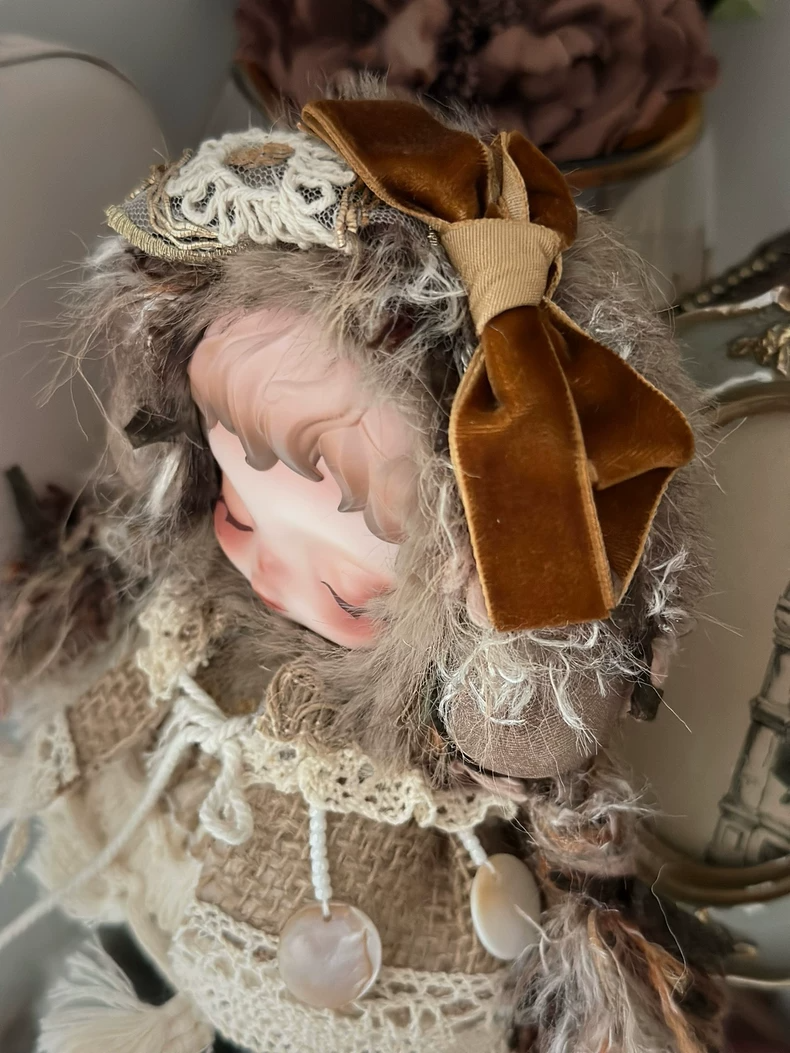 Elegant Skullpanda Doll Outfit: Luxe Lace & Plush Fabrics for Collectors - Image 4