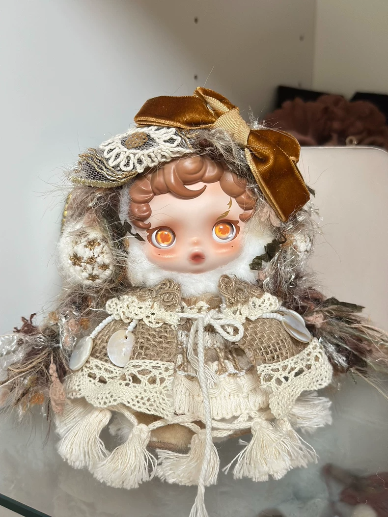 Elegant Skullpanda Doll Outfit: Luxe Lace & Plush Fabrics for Collectors - Image 5