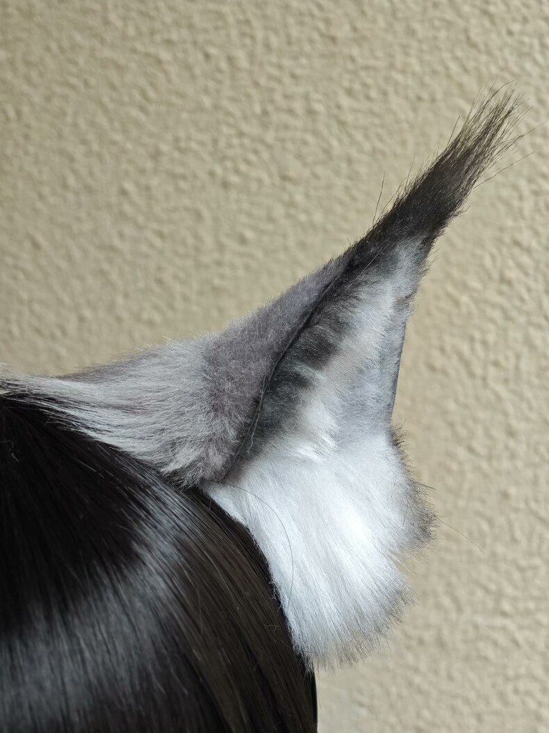 Lifelike Silver Cat Ears – Faux Fur Cosplay Accessory - Image 2