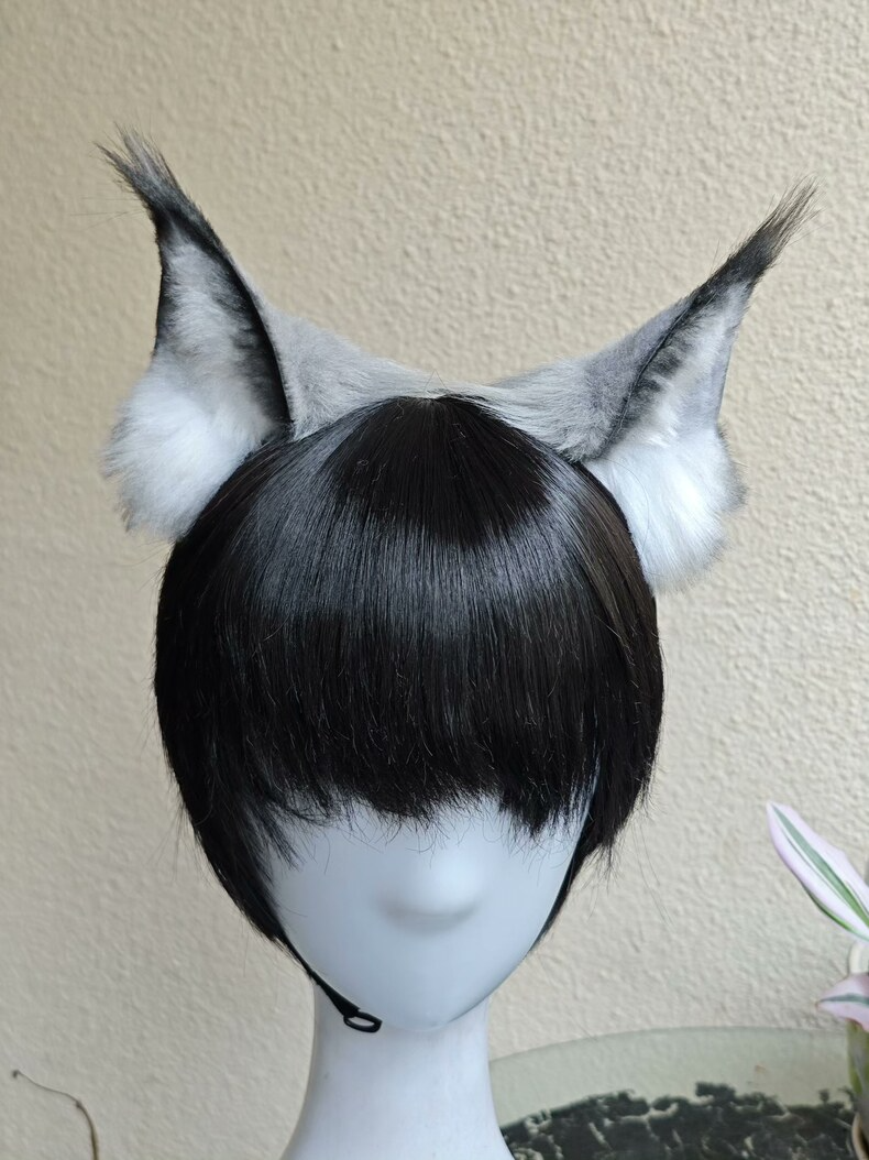 Lifelike Silver Cat Ears – Faux Fur Cosplay Accessory - Image 3