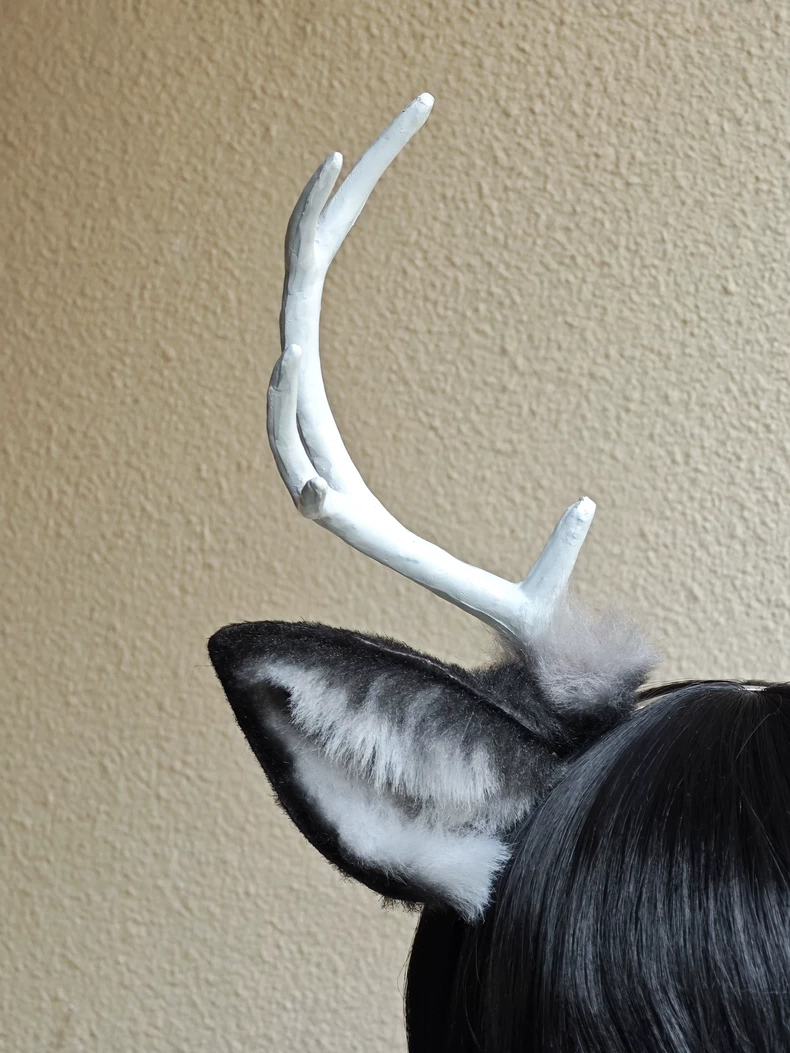 Handmade Realistic Deer Ears & Antlers Headband for Cosplay - Image 1