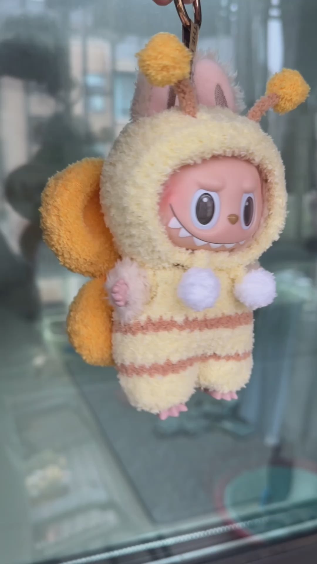 Adorable Labubu Bee Outfit: Plush Hat, Overalls & Wings for Collectible Figures - Video 1