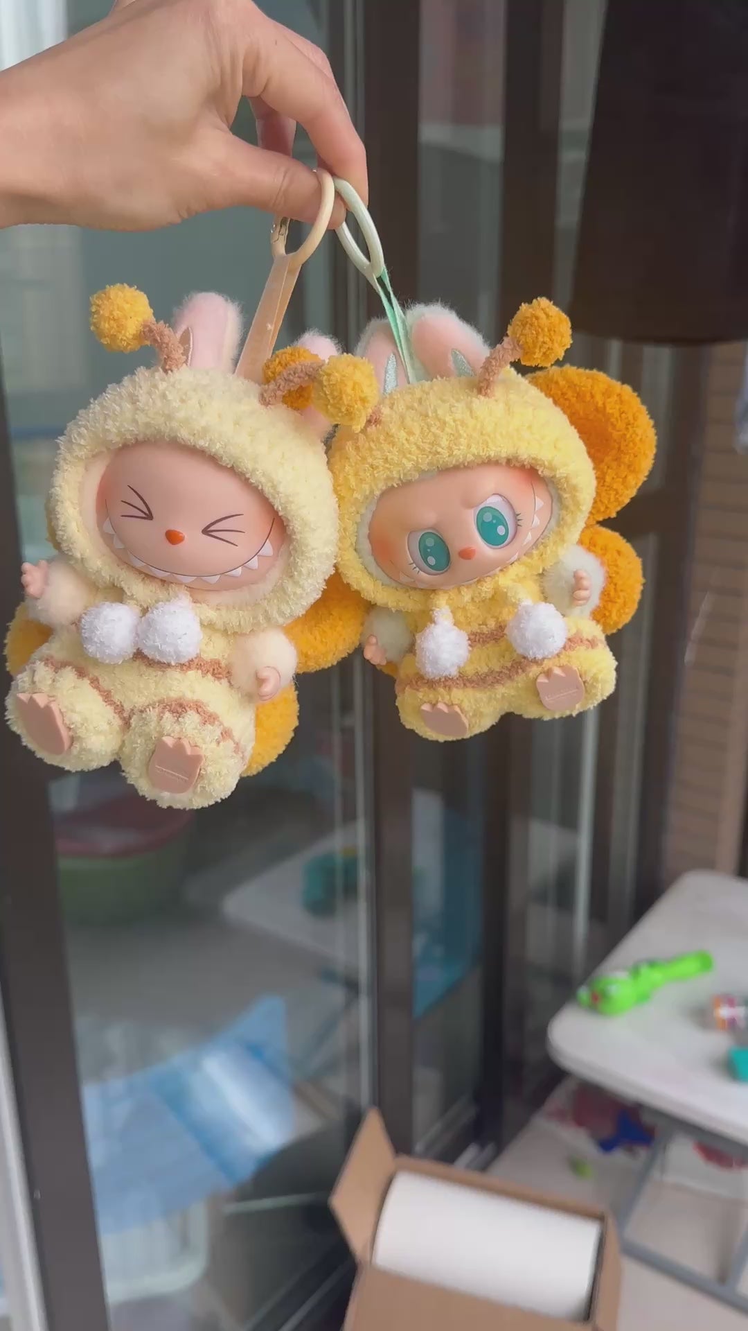 Whimsical Bee Outfit for Labubu Dolls – Playful Hat & Wings Set, Vibrant & Huggable - Video 1