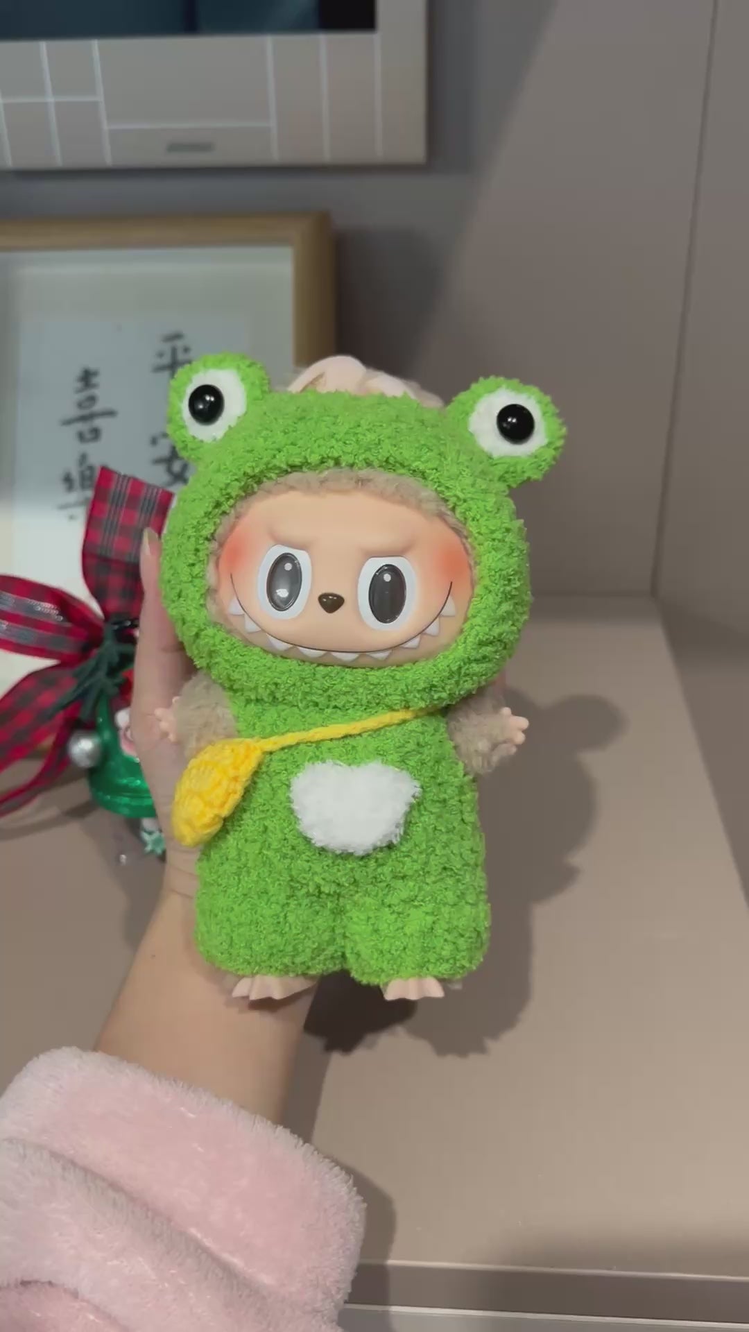 Adorable LABUBU Frog Doll Outfit – Plush Hat, Jumpsuit & Bag Set - Video 1