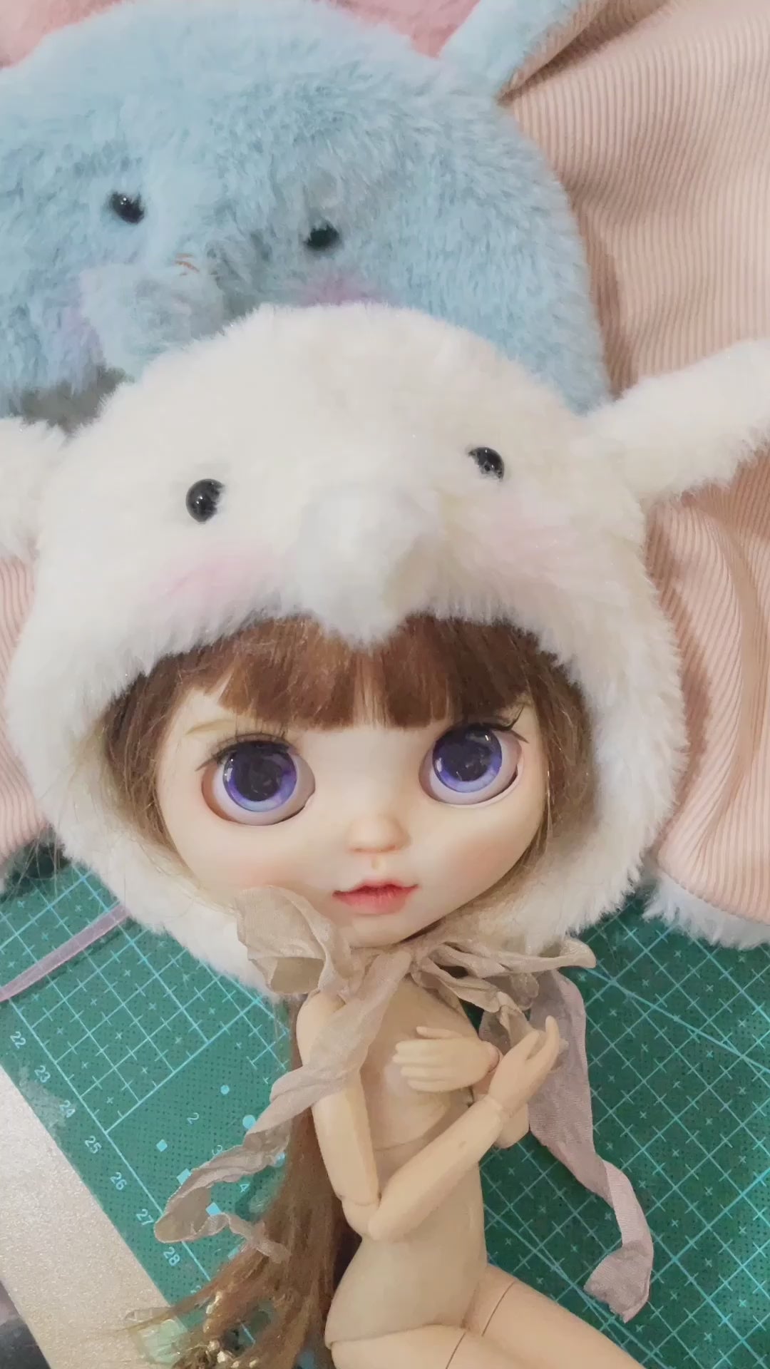 Charming Animal-Themed Hat for BLYTHE Dolls - 4 Vibrant Colors, Handcrafted & Durable, Perfect for Collectors & Play - Video 1