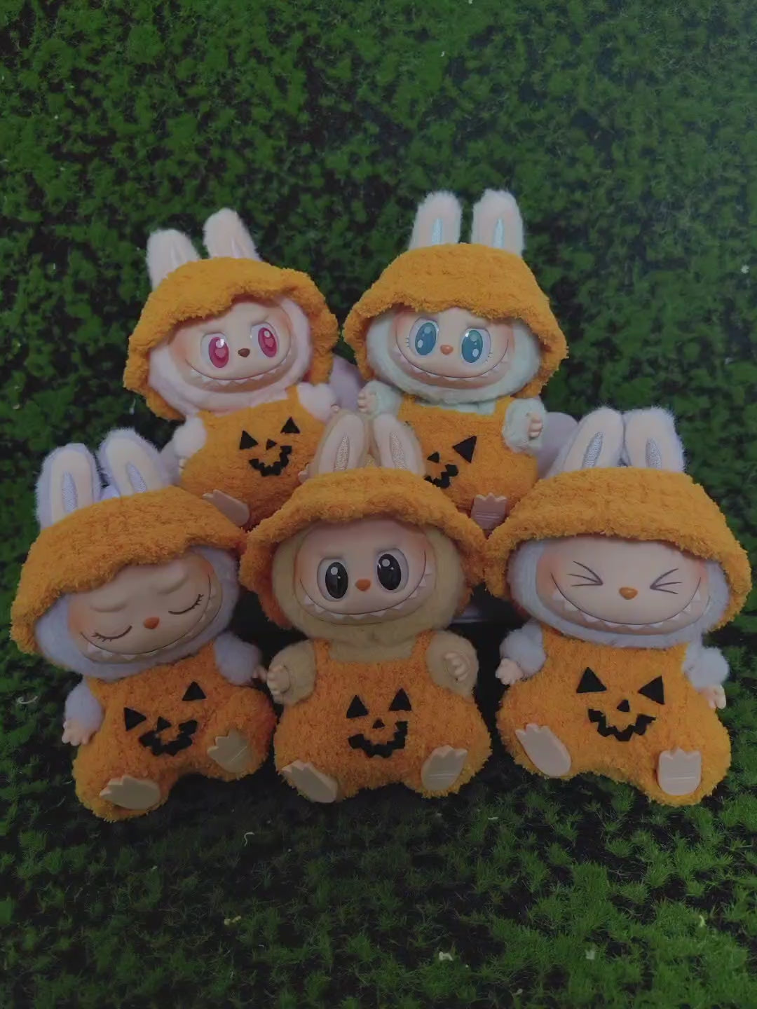 Adorable Halloween Pumpkin Costume for Labubu Dolls – Festive Orange Jack-O'-Lantern Outfit - Video 1