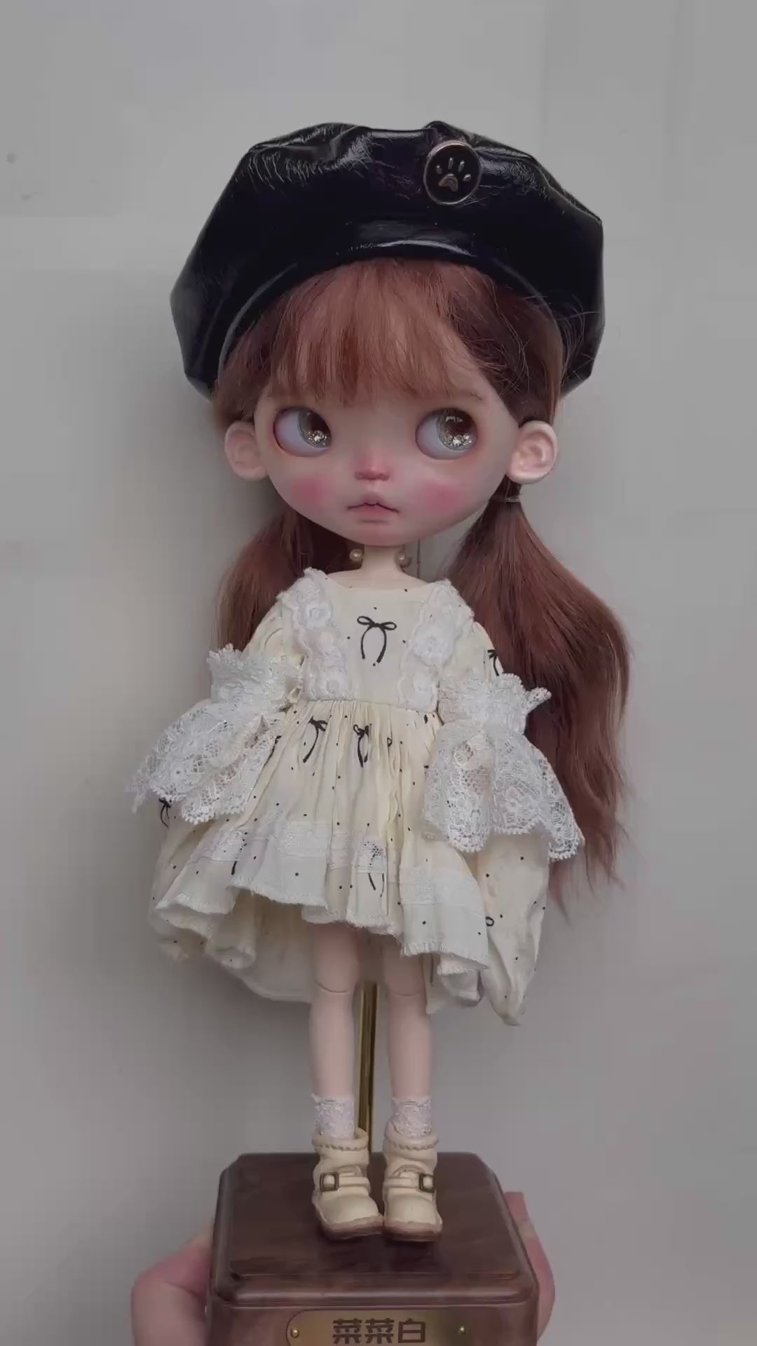 Handmade Blythe Doll Vintage Lace Dress & Beret Outfit - Collector Fashion - Video 1