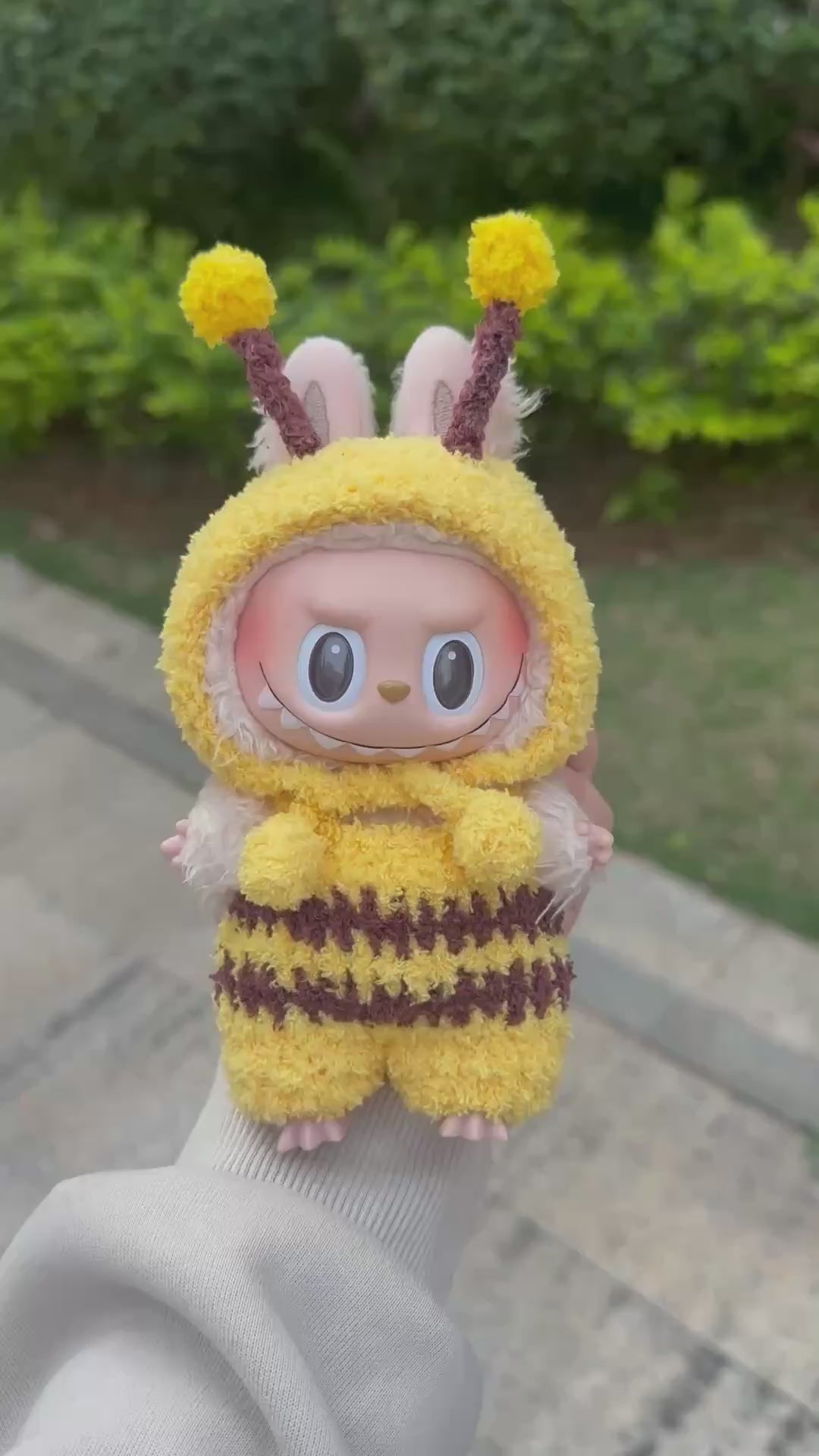 Adorable Bee-Themed LABUBU Doll Outfit – Cozy Hat & Snug Bodysuit for Collectors - Video 1