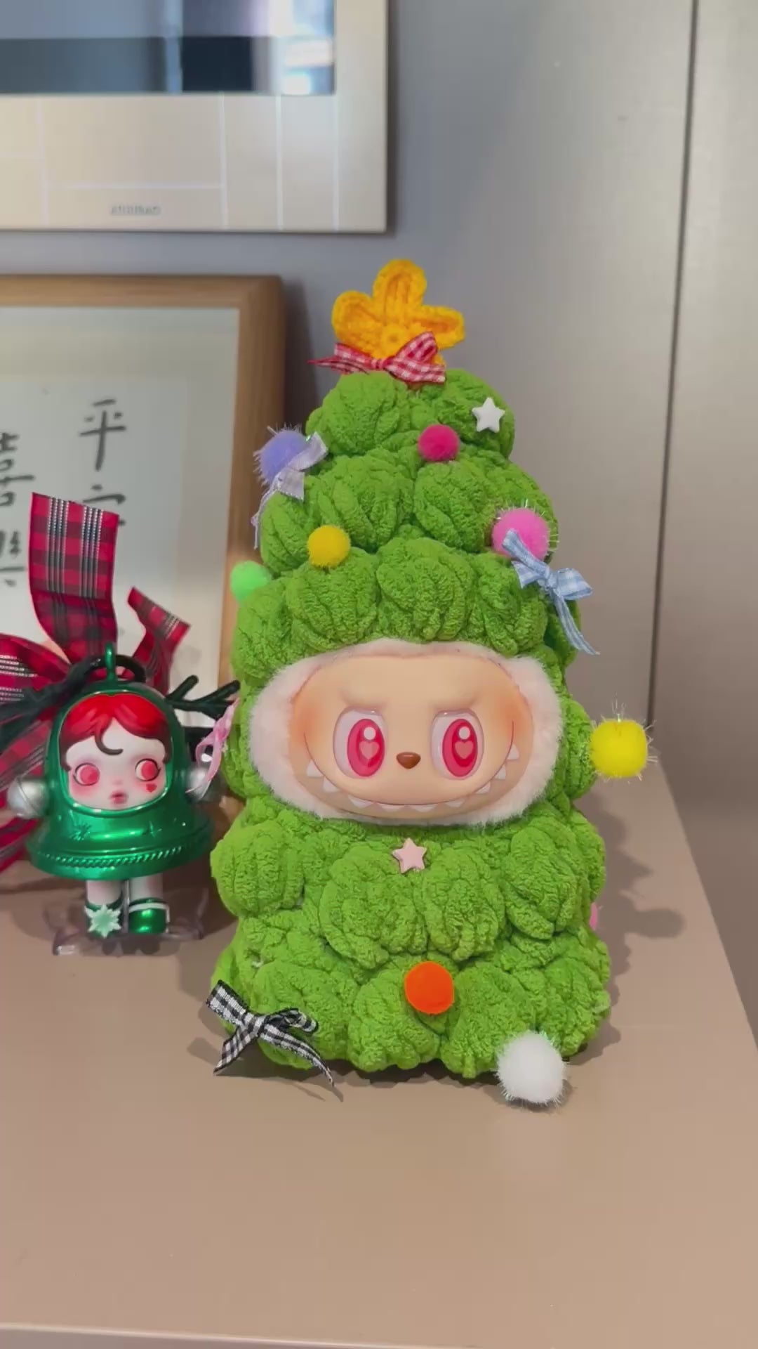 Festive Labubu Christmas Outfit: Adorable Holiday Ensemble for Dolls - Video 1