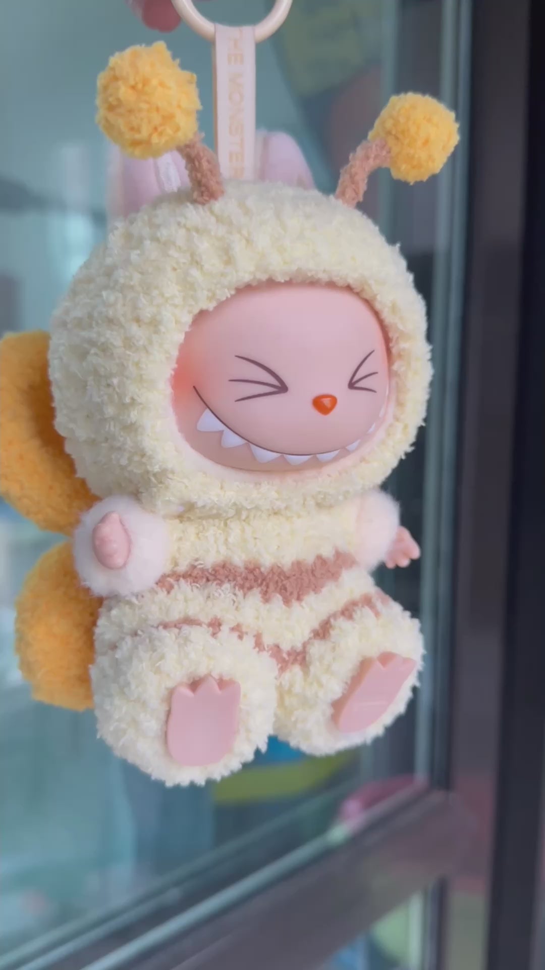 Labubu Bee Costume Plush Outfit – Adorable & Durable Cute Character Cosplay - Video 1