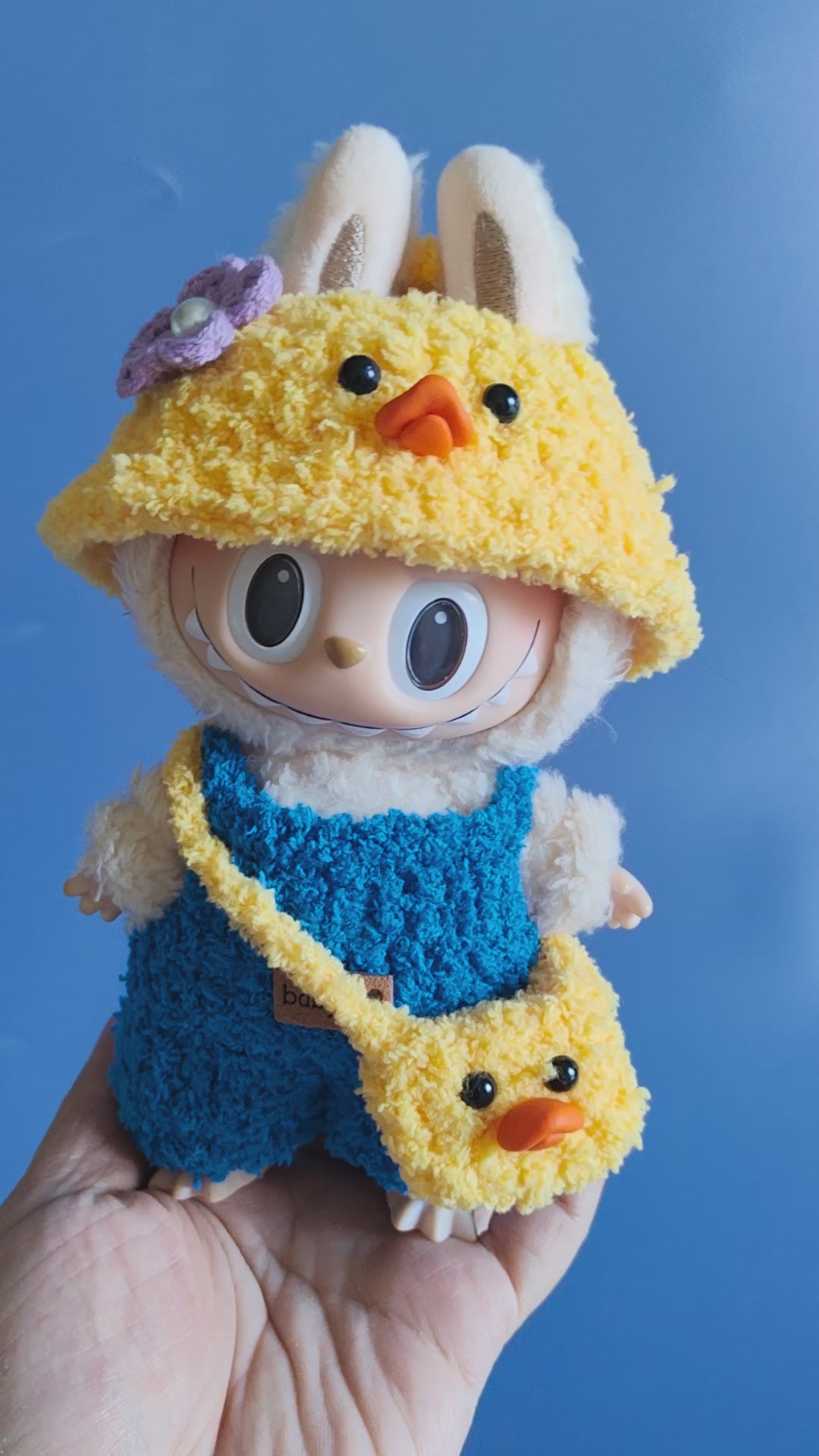 Charming Labubu Spring Outfit: Yellow Hat, Blue Jumpsuit & Duck Bag – Playful & Durable Collectible Doll Ensemble - Video 1
